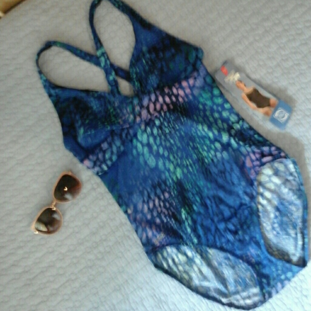 Speedo One Piece Swimsuit. NWT